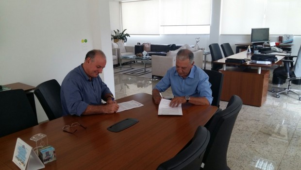 Prefeito Manoel Viais participa de reunião com presidente da Sanesul