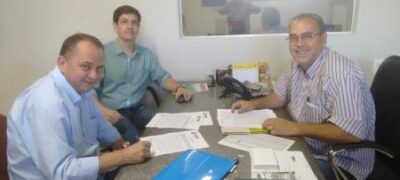 Prefeito Douglas Gomes visita Assomasul e regulariza convênios com Cidema