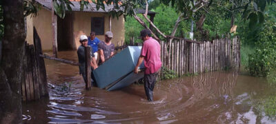 Rio Apa sobe e deixa dezenas de famílias desabrigadas em Bela Vista