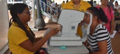Caravana dá inicio a cirurgias de oftalmo e paciente comemoram procedimentos