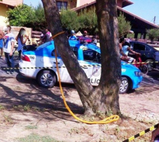 Homem encontrado sem cabeça dentro do próprio carro (imagens fortes)