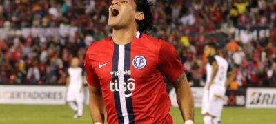 Corinthians termina com nove e perde para o Cerro Porteño no Paraguai