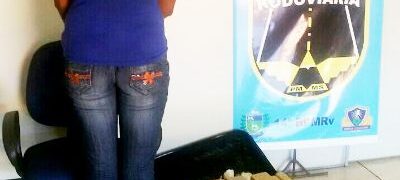 Mulher compra droga na fronteira e é presa pela Policia Rodoviária Estadual