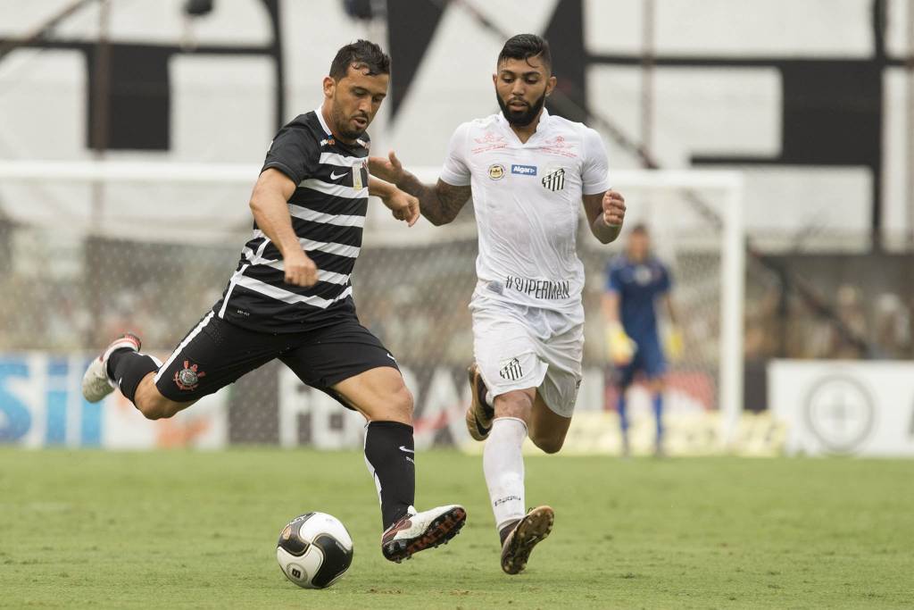 Ricardo Oliveira marca dois e define triunfo do Santos sobre o Corinthians