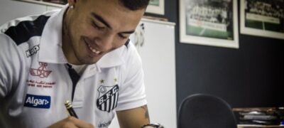 Argentino Máxi Rolón, enfim, assina contrato com o Santos