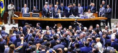 Em clima de guerra, Câmara instala comissão do impeachment nesta quinta