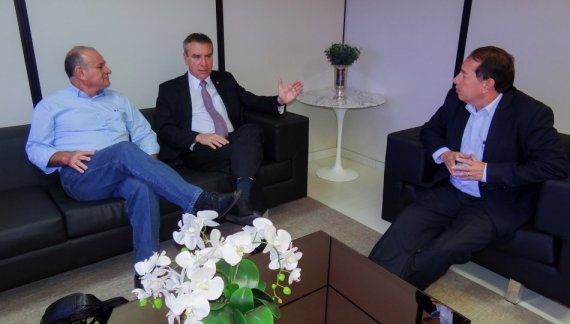 Paulo Corrêa e Manoel Viais viabilizam melhorias para sinalização de trânsito de Caracol