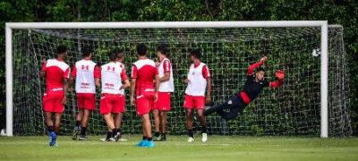 Além de vaga, São Paulo busca primeira vitória fora de casa em 2016