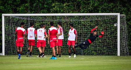 Além de vaga, São Paulo busca primeira vitória fora de casa em 2016