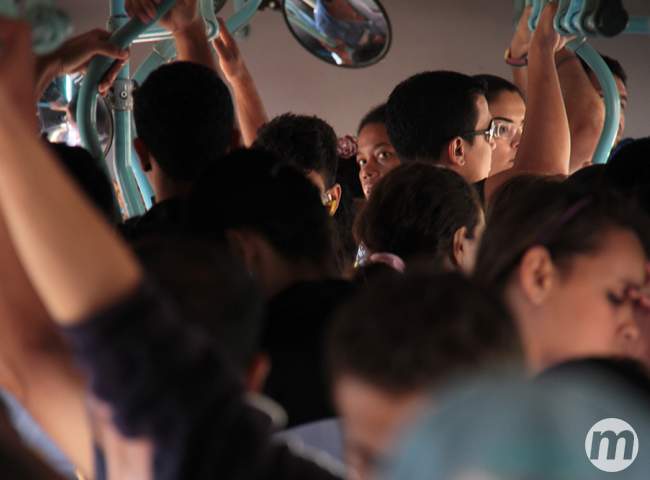 Tarado importuna garota dentro de ônibus na Capital e pai procura a polícia