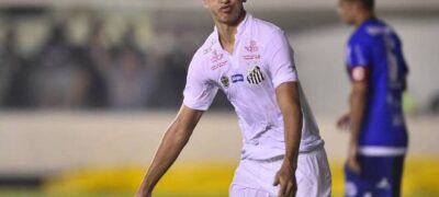 Com dois de Vítor Bueno, Santos vence São Bento e vai para a semifinal