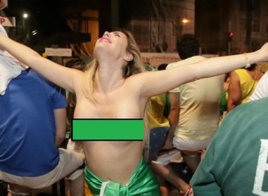 Musa do impeachment cumpre promessa e fica nua na Avenida Paulista após votação. Confira fotos!