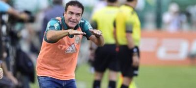 Cuca evita holofotes e elogia heróis Dudu e Prass por vitória no Derby