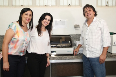 Mara Caseiro entrega equipamento a laboratório municipal de Bataguassu
