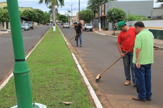 Prefeitura de Bela Vista faz operação varredura nas ruas