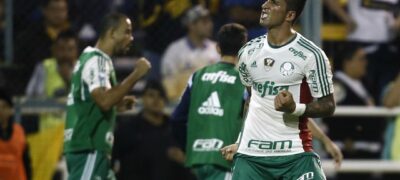 Gabriel Jesus faz dois, é expulso e Palmeiras sobrevive com empate
