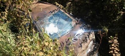 Carro capota no Bairro Caieiras em Bela Vista