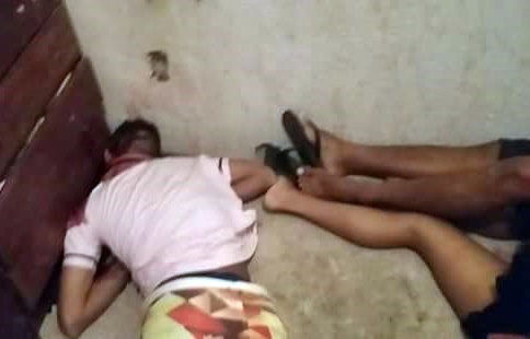 Bando invade casa e mata três adolescentes a tiros – (imagens fortes)