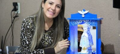 O talento de Camila Ibanhes transformando peças artesanais em obras de Artes