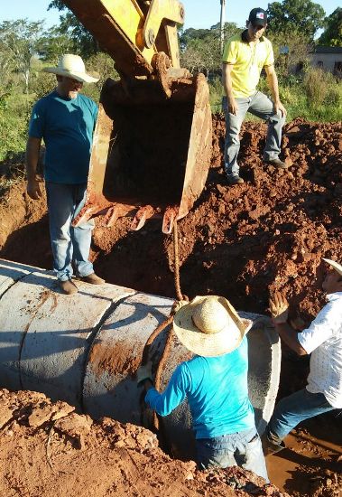 Rua Adão Godoy recebe novos bueiros, limpeza e drenagem