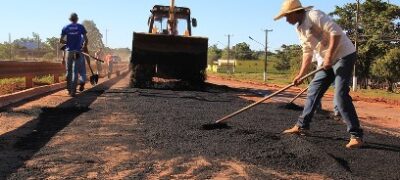 Trecho da Avenida Teodoro Sativa recebe serviços de recapeamento