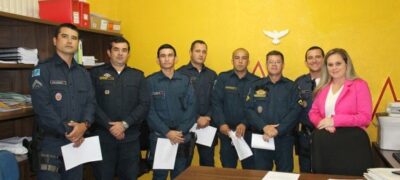 Secretaria de Saúde entrega nota de agradecimento a PM