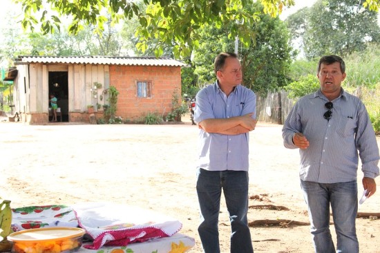 Pequenos produtores do Assentamento Guaviral recebem apoio da Prefeitura Municipal
