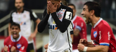 Corinthians empata com Nacional e chega à quinta eliminação em Itaquera