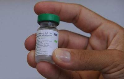 Polícia prende um por vender vacinas do SUS contra gripe A para farmácias