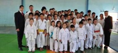 Karatecas de Bela Vista se destacam em competição e trazem medalhas