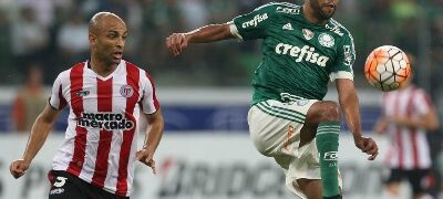 Zagueiro do River Plate, do Uruguai, faz exames para fechar com o Galo