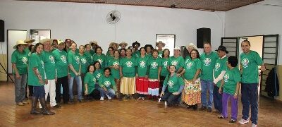 Prefeito Douglas entrega uniformes aos integrantes do Projeto Conviver