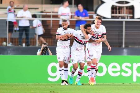 No Morumbi, Tricolor faz 3 a 0 no América-MG e se anima para decisão
