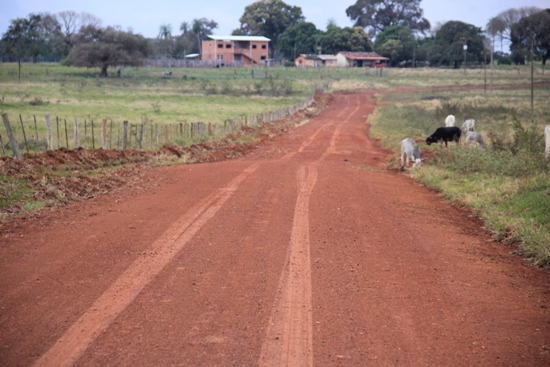 Após 6 anos, estrada da Vila Coco recebe patrolamento
