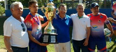 Vencedores do 24º Campeonato Amador dos Comerciários recebem troféus