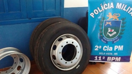 PM de Bela Vista prende pneu de contrabando