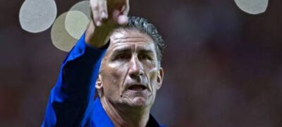 Bauza vai ao CT do Barcelona para conversar com Messi e Mascherano