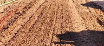 Rua no Bairro Costa e Silva recebe manutenção e patrolamento