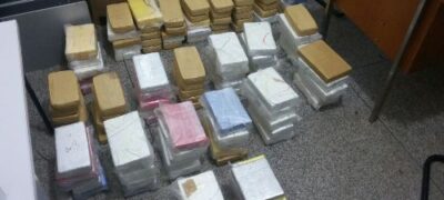 Polícia apreende 130 quilos de cocaína em caminhão e motorista é preso