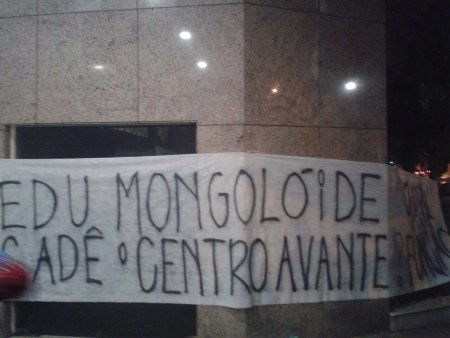 Torcida do Corinthians protesta contra a diretoria no Parque São Jorge