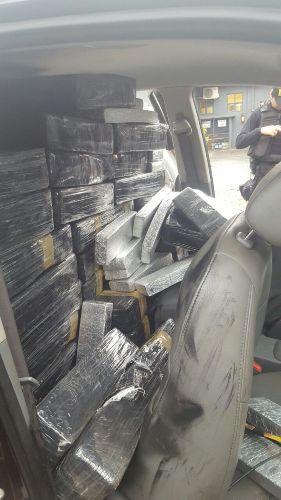 Três são presos com 2 toneladas de maconha e 24 pneus do paraguai