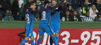 Mesmo com um a mais, Corinthians empata com o Coxa e sai do G4