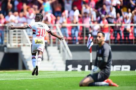 Kelvin finda jejum de cinco meses, mas não garante permanência em 2017