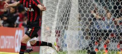 Tricolor leva gol no fim, perde do Furacão e não consegue embalar