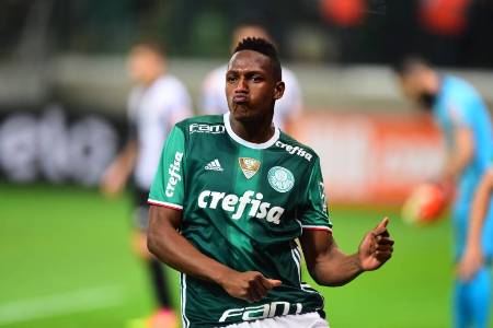 City pode concorrer com Barcelona por zagueiro do Palmeiras, diz jornal