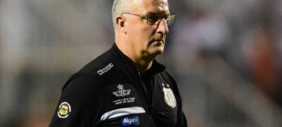 Dorival não descarta fazer mudanças no time para o duelo contra o Inter