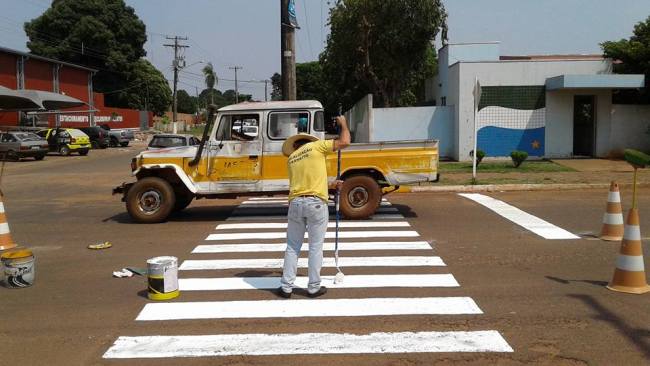 Departamento Municipal de Transito recupera faixa de pedestres