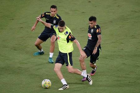 Tite elogia “mago” Coutinho e pede paciência à torcida em Natal