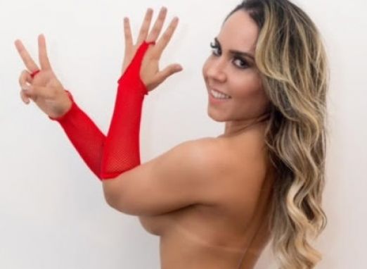 Mulher Melão faz ensaio sensual para declarar amor ao Flamengo: ‘Torcida maior do mundo’