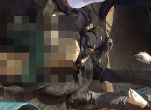 Policia retira do rio o cadáver de um dos traficantes colombianos que mataram policiais